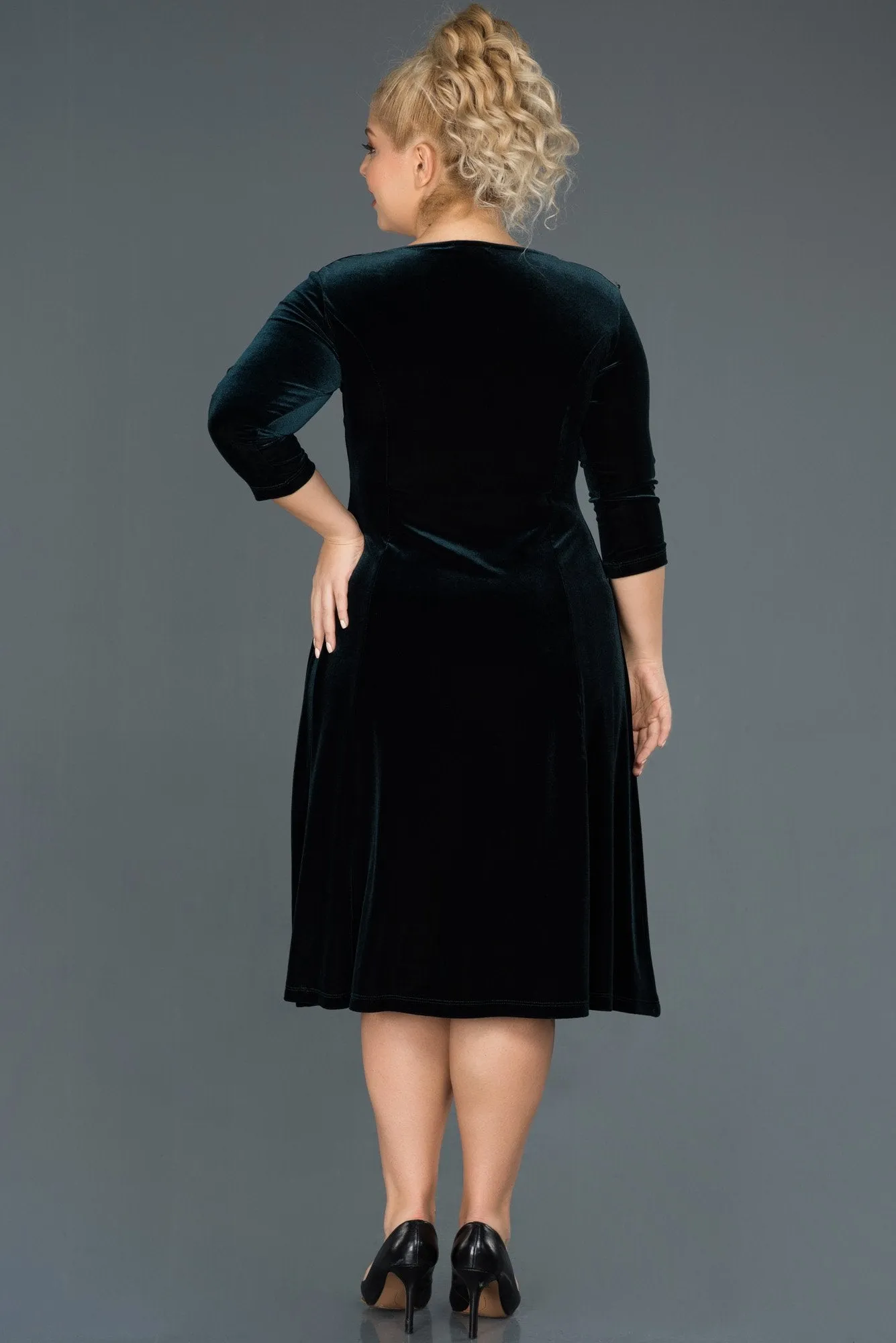 14690 Emerald Green Midi Velvet Dress