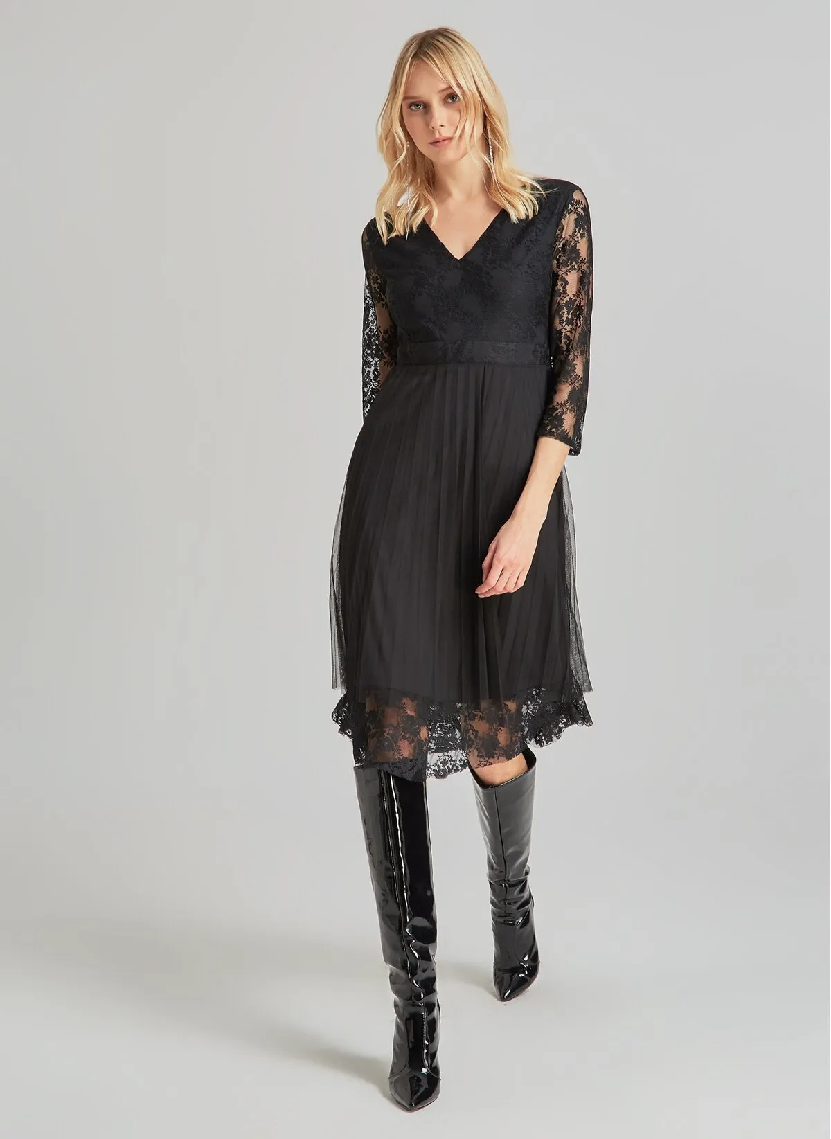 15972 Black Pleated Tulle Lace Dress