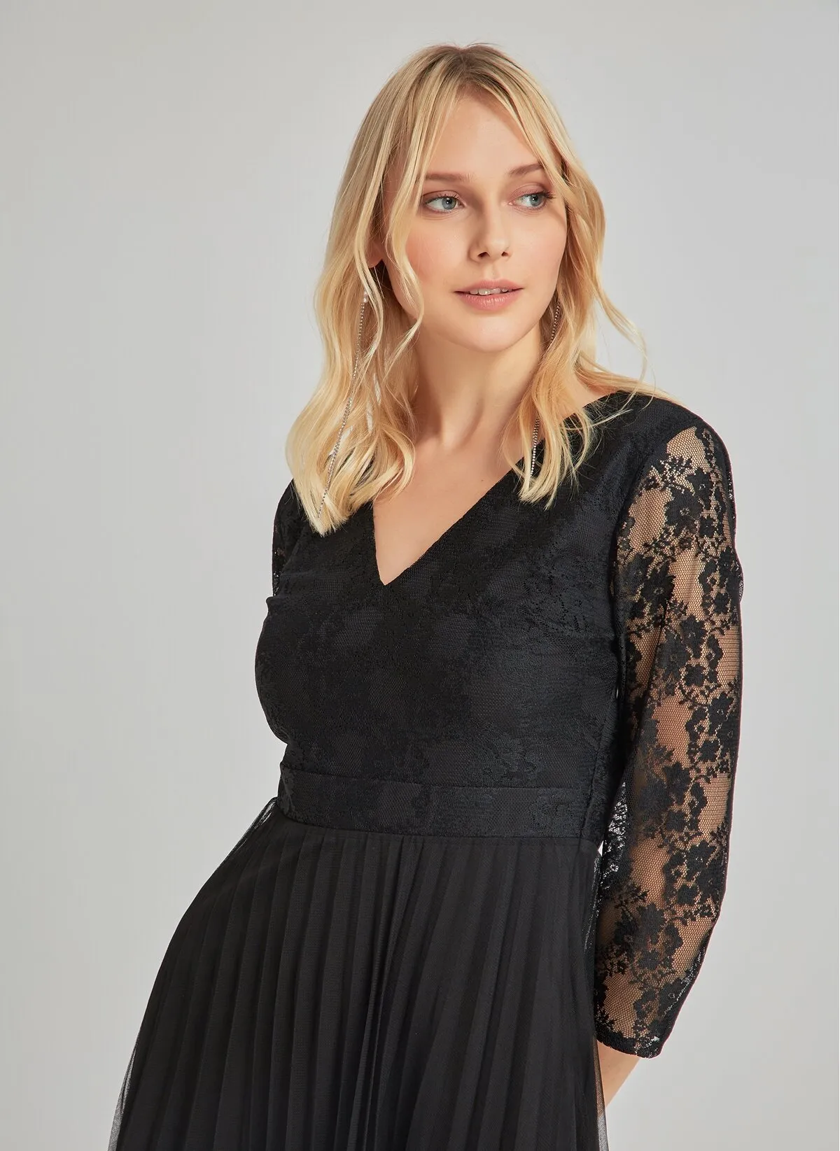 15972 Black Pleated Tulle Lace Dress