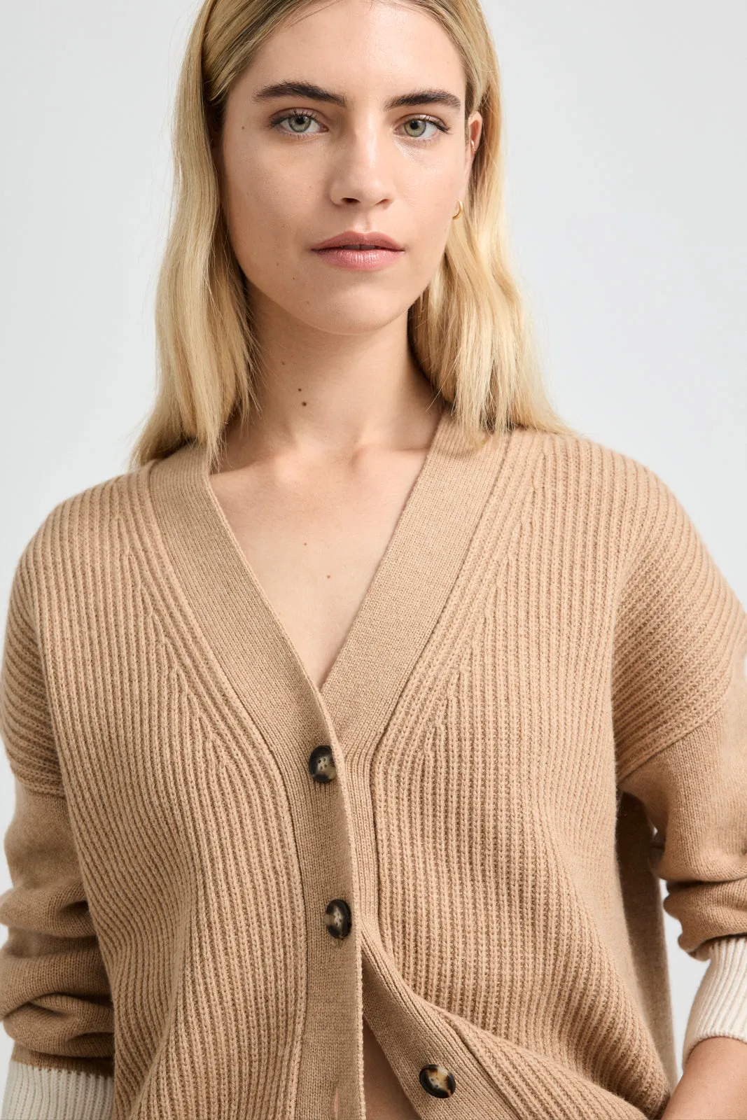 CONTRAST TRIM CARDIGAN