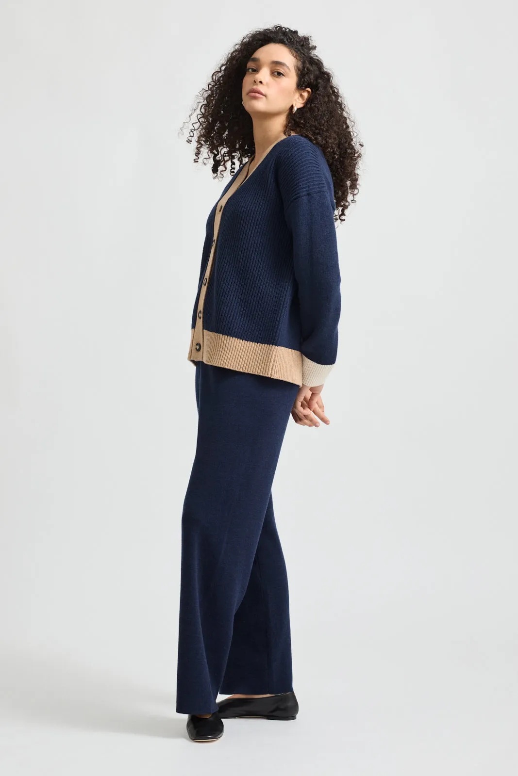 CONTRAST TRIM CARDIGAN