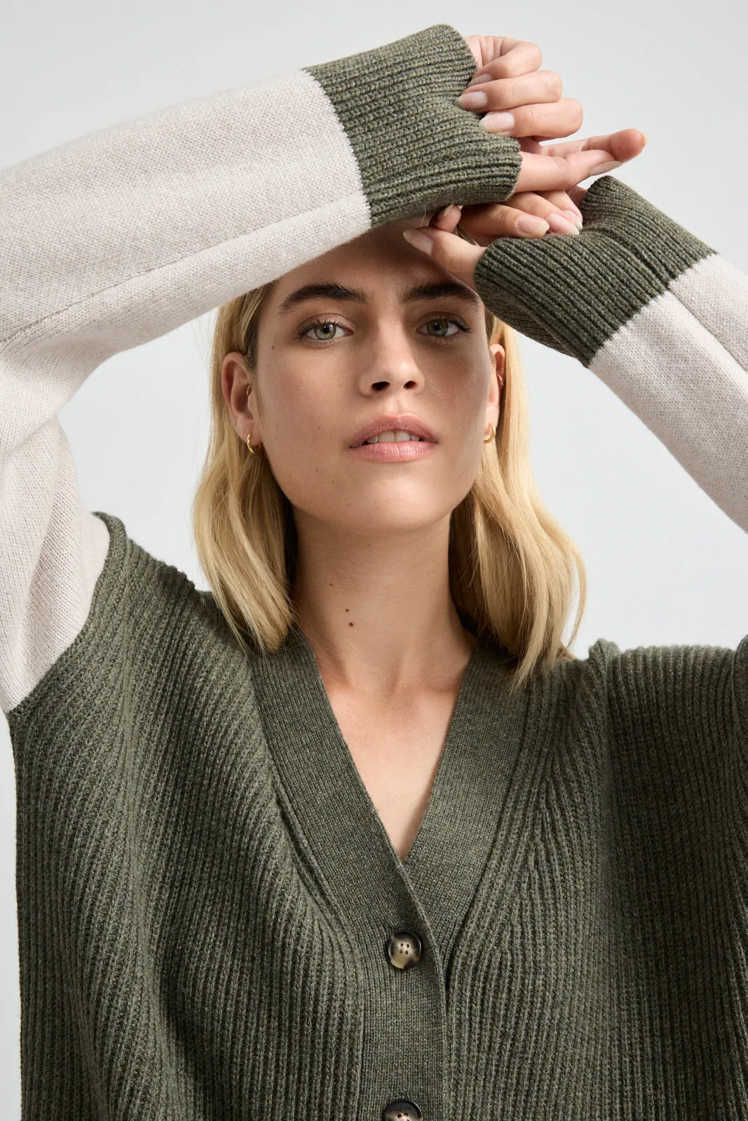 CONTRAST TRIM CARDIGAN