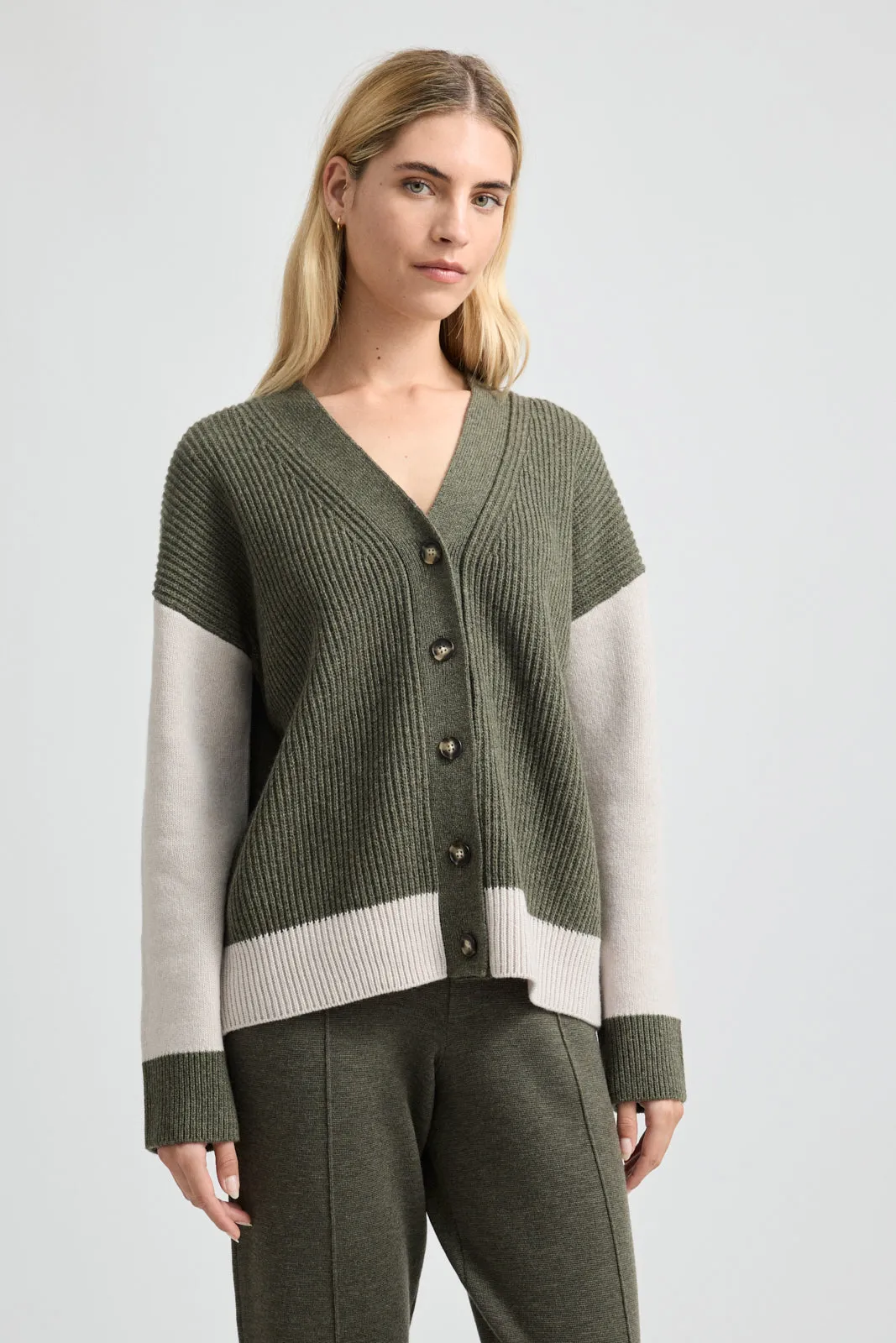CONTRAST TRIM CARDIGAN
