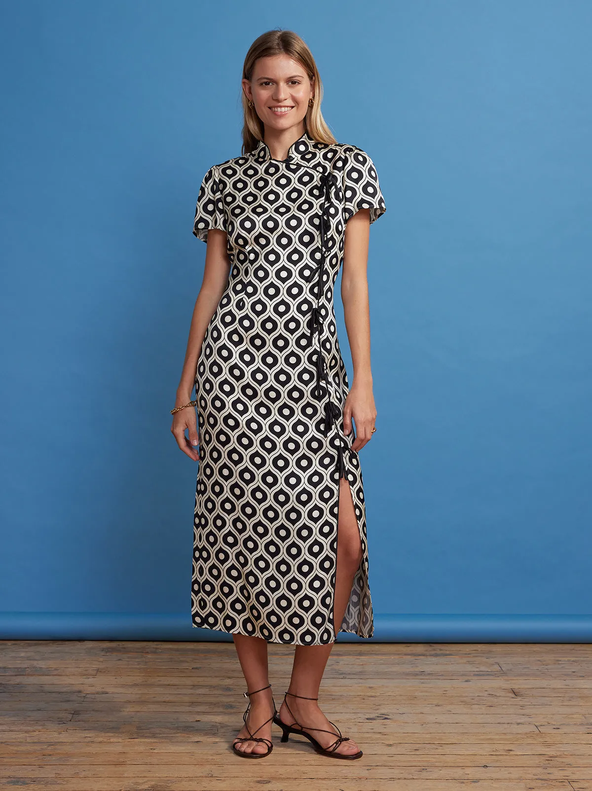 Leia Black Wallpaper Print Midi Dress